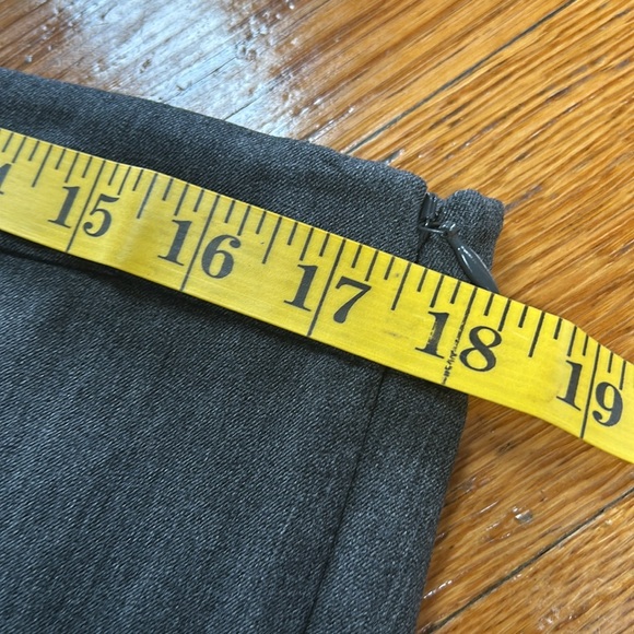 Talbots Chatham Ankle pants in gray,  Side zip. Size 12. Excellent condition. - Picture 9 of 15